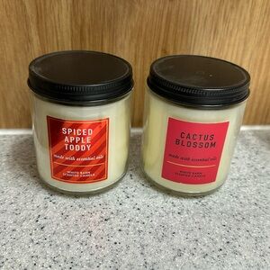2 scented candles.